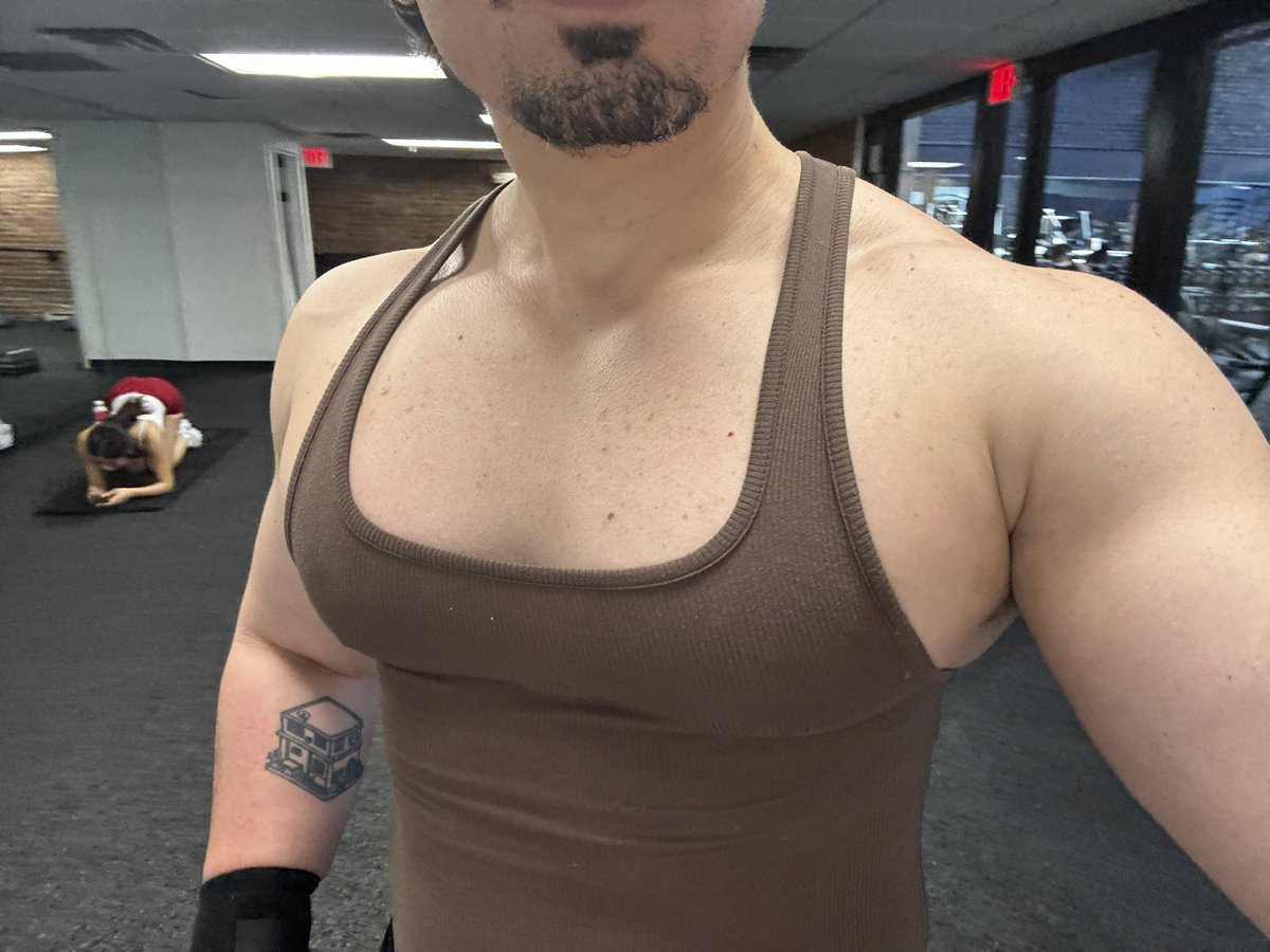 chestgoescrazy's tweet photo. #chest #gay #gym #chestpump #pecs https://t.co/XthKlQCIdl