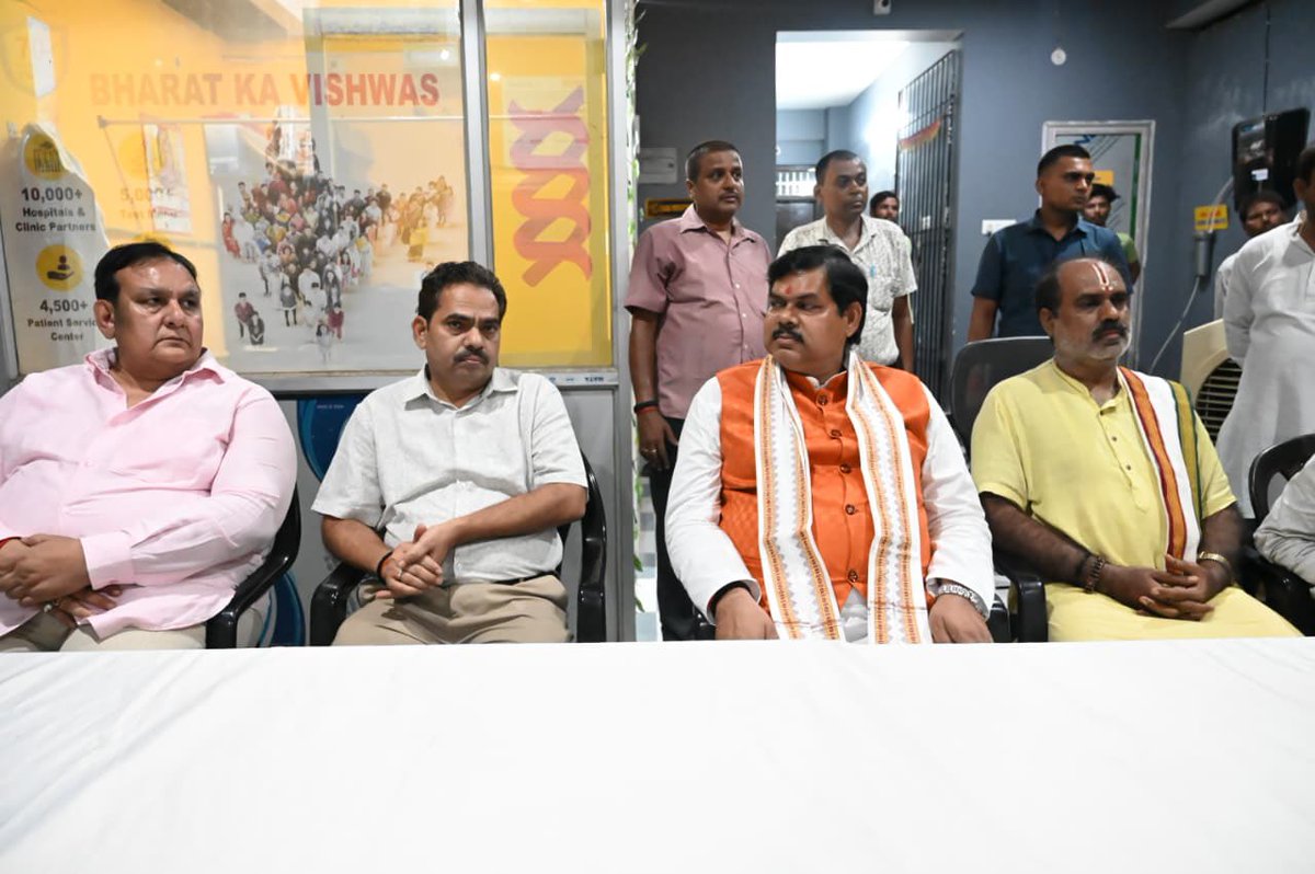 mkrtiwari_bjp's tweet photo. आज बाँकीपुर विधानसभा क्षेत्र के झुनझुन महल रोड, जक्कनपुर में प्रबुद्ध नागरिकों एवं सम्मानित क्षेत्रवासियों के साथ आत्मीय जनसंवाद करने का अवसर प्राप्त हुआ।

बाँकीपुर का संकल्प — विकास, सुशासन और जनविश्वास। https://t.co/qqBgG6IbVi