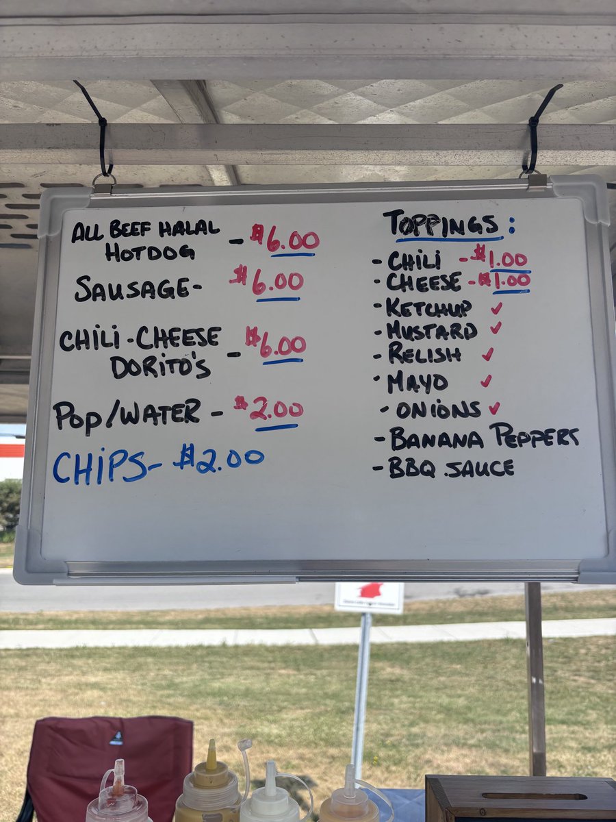 ONCornFedBeef's tweet photo. Lunch is served! 🌭 Uncle Jim’s Halal Hotdogs &amp; More is right outside the building all week long from 11 AM to 3 PM. Trust us, you don’t want to miss out on these traditional family recipe dogs! 🤤✨ 

#OCFBEEF #halal #cornfed #ontbeef #locallyraised https://t.co/ETgBXf0Ts6