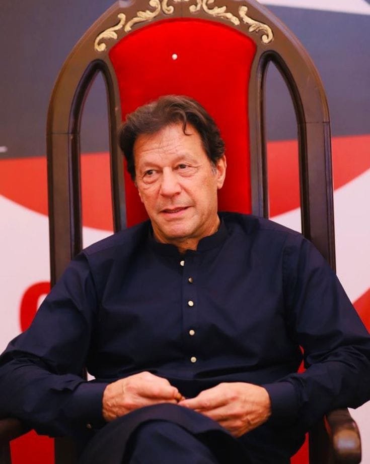 ImranKhan07zrs's tweet photo. عمران خان کا ٹویٹ کے زریعے پیغام!
تحریک انصاف کی جدوجہد کا مقصد جمہوریت کی سربلندی،آئین وقانون کی حکمرانی،آزاد عدلیہ و میڈیااور بنیادی شہری حقوق کا تحفظ ہے اور ہم اس میں کامیاب ہوں گے کیونکہ یہی حق ہے۔ میں آخری سانس تک اس کے لیے جدوجہد کروں گا۔ میری قوم نے بھی پیچھے نہیں ہٹنا🔥✊ https://t.co/wVtVsYRqMP