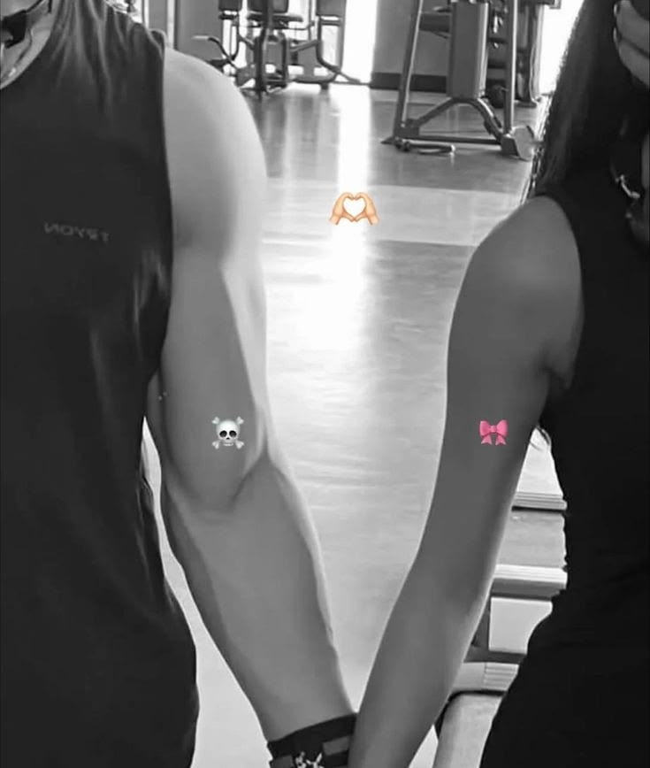 SinewyPendels's tweet photo. Power couple with power arms. That's Virid and Amba for ya https://t.co/qzc41CDrHi