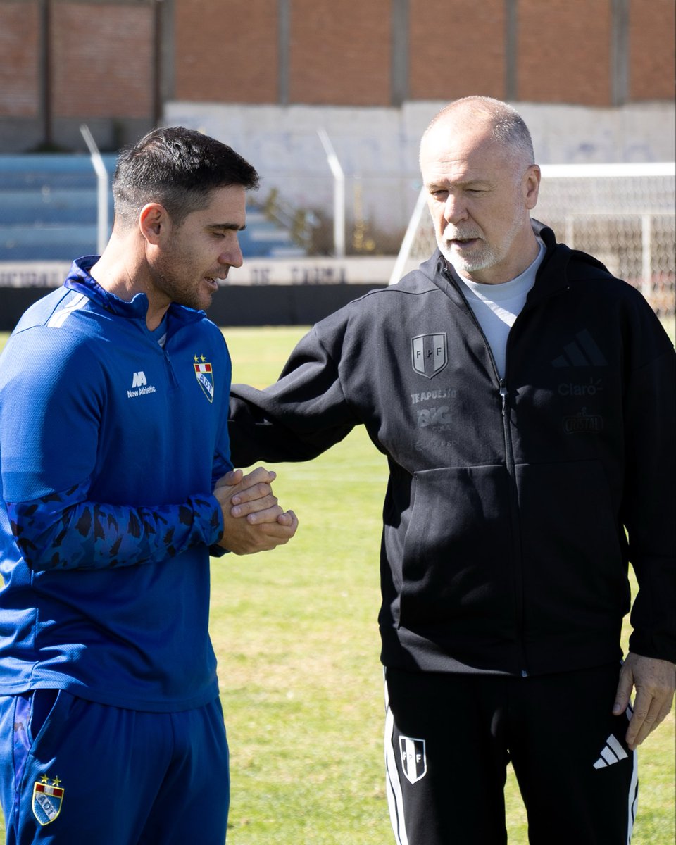 ADTarma1929's tweet photo. ¡Visita blanquirroja en Tarma! 🩵🇵🇪

El DT de la @SeleccionPeru , Mano Menezes, visitó nuestras instalaciones como parte de su recorrido por los clubes de la Liga 1.

¡Éxitos, Profe! Tarma siempre será su casa. 🏔️🦅
#ADT #SelecciónPeruana #FuerzaVendaval https://t.co/aJ2ro2qK6w