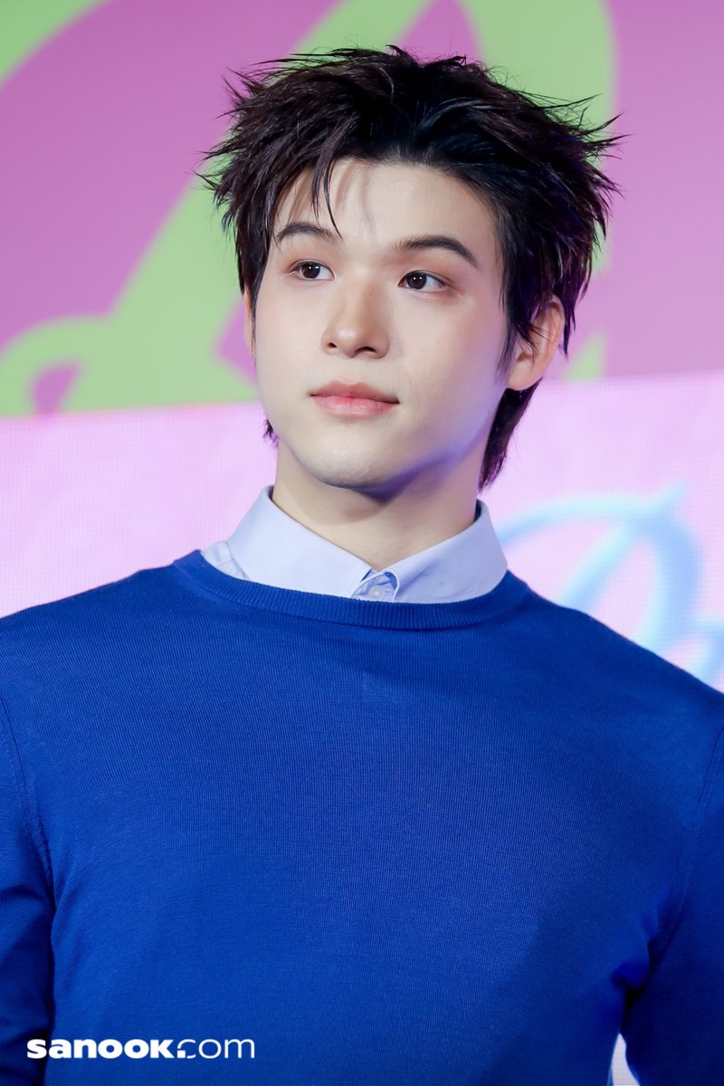 Sanook's tweet photo. เบ้าเพิ่ลน่ะ 🙂‍↕️🫠💙

"สกาย วงศ์รวี" ในงาน Boots 30th Anniversary 

🔗https://t.co/GXHFPFtbFt
🔗https://t.co/WWMPO8Vau7
🔗https://t.co/HTNjJxSfN4
🔗https://t.co/49wohhguYb

BOOTS ANNIVERSARY X SKY

#BootsThailand
#Boots30Anniversary
#BootsxSky
#skywongravee
#sanook https://t.co/DmQ8VR1O1L