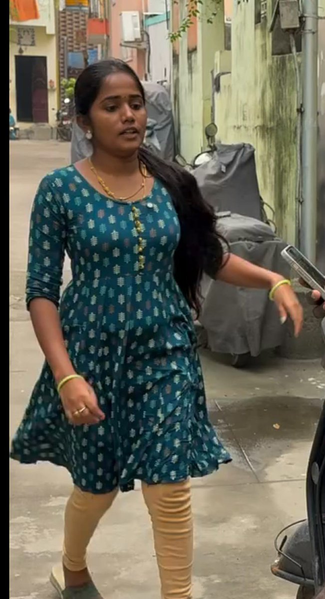 achu813182's tweet photo. Yaroda kundi otta perucha irukum sollunga 🥕🥕🥒 https://t.co/4xjE27RztG