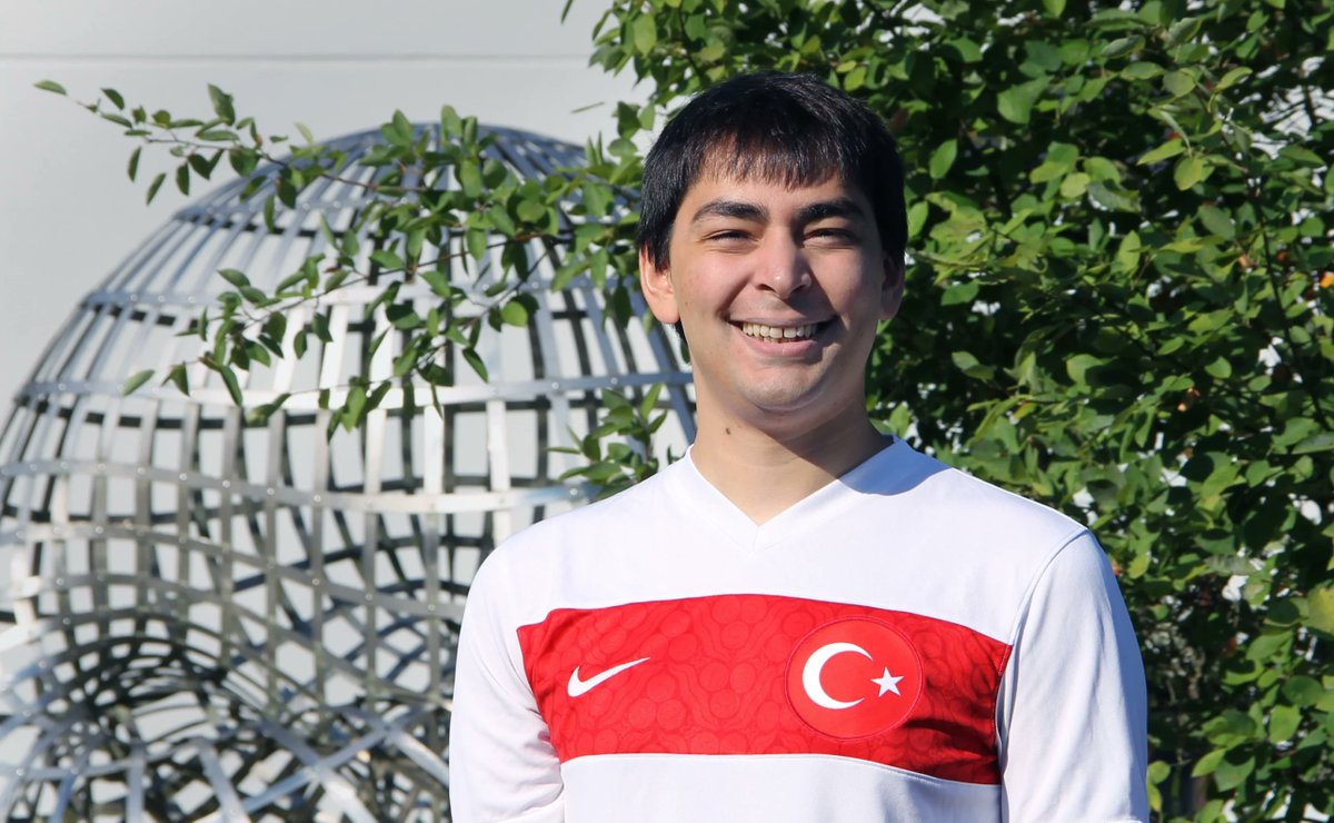 Deniz_Genlik's tweet photo. 1-Şimdi hazırsanız size bu herbiri matematikte çok ama çok mühim işler yapmış dört kişi arasındaki ilginç bağlantıyı anlatacağım. Bunlar Levent Alpöge, James Maynard, Cem Yalçın Yıldırım ve Yitang Zhang. Kemerlerinizi bağlayın. https://t.co/pUMgwcXRNA