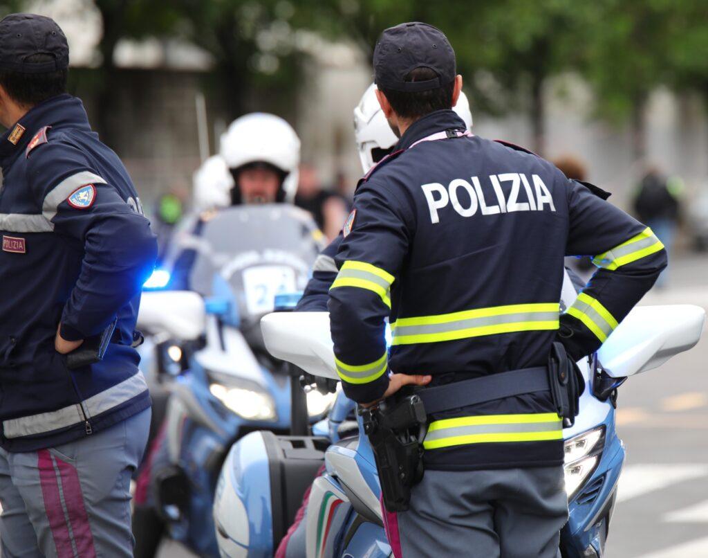 sicurauto's tweet photo. Una nuova circolare del Viminale definisce alcune disposizioni per la Polizia stradale in caso di controlli con gli Autovelox omologati https://t.co/lEbQT4TTDu #Autovelox #SicurezzaStradale #PoliziaStradale #ControlliStradali #Viminale https://t.co/qgRx6sHDXc