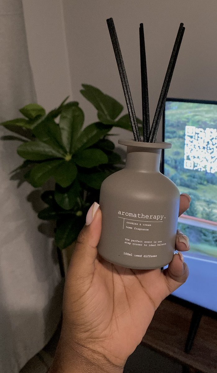 Vanessa_KN2's tweet photo. Decided to give this diffuser from Jet a try. It smells so delicious. https://t.co/wqowlO03o0