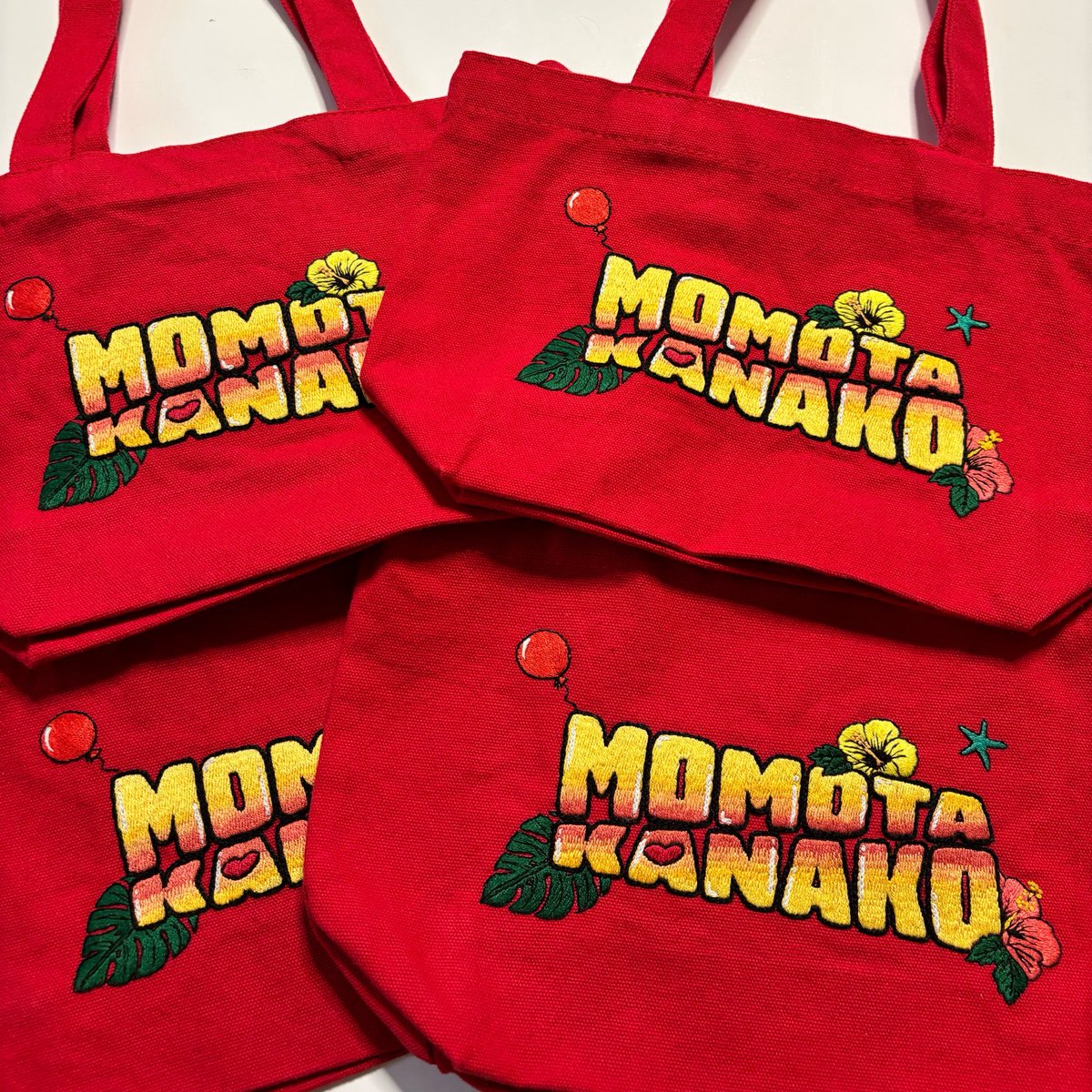 0314MsZ's tweet photo. 保冷バッグにしたかったけど時間が無くてノーマルトートバッグとなった今回の推し事。
初めてグラデーションにチャレンジしたけど上手くいって良かったー！
 #手刺繍
 #推し事
 #百田夏菜子 https://t.co/LnfD4zUAC6