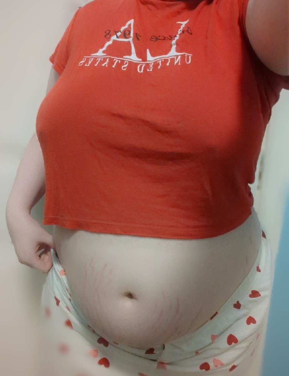 SweetpeaSquish's tweet photo. Ate an entire tray of brownies
⊹₊˚‧︵‿₊↻💬 ♡ ︎₊‿︵‧˚₊⊹
#bloated #stuffed #fulltummy #bbw #chubby #chubbygirl #overeating #chubbytwt #fatgirl #fat #tummy #bigbelly #bloated #stretchmarks #tshirt #croptop #biggirl #feedee #croptop #bellyvideo #eating #tummytwt https://t.co/4GjjBdZQnh