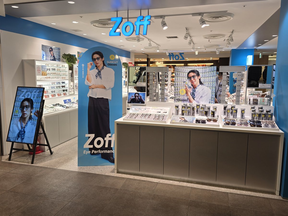mememiki4645's tweet photo. 阪神百貨店のロフトのメディキューブPOPUPからのホワイティのzoffからのグランフロント大阪のHMVのONパネルがまだあったので回ってきました😊メディキューブの新しいスキンケア買い足したのでまた楽しみが増えたよ🧖♀️👽✨
#目黒蓮 #Zoff #medicube https://t.co/GHPwM9PCtG