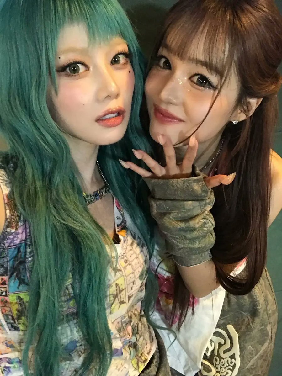 JuriaGlobal's tweet photo. JURIA looks stunning in new photo of her and HINATA🧡

#JURIA #주리아 #ジュリア
#XG #HINATA https://t.co/Tq6fpfmTWB