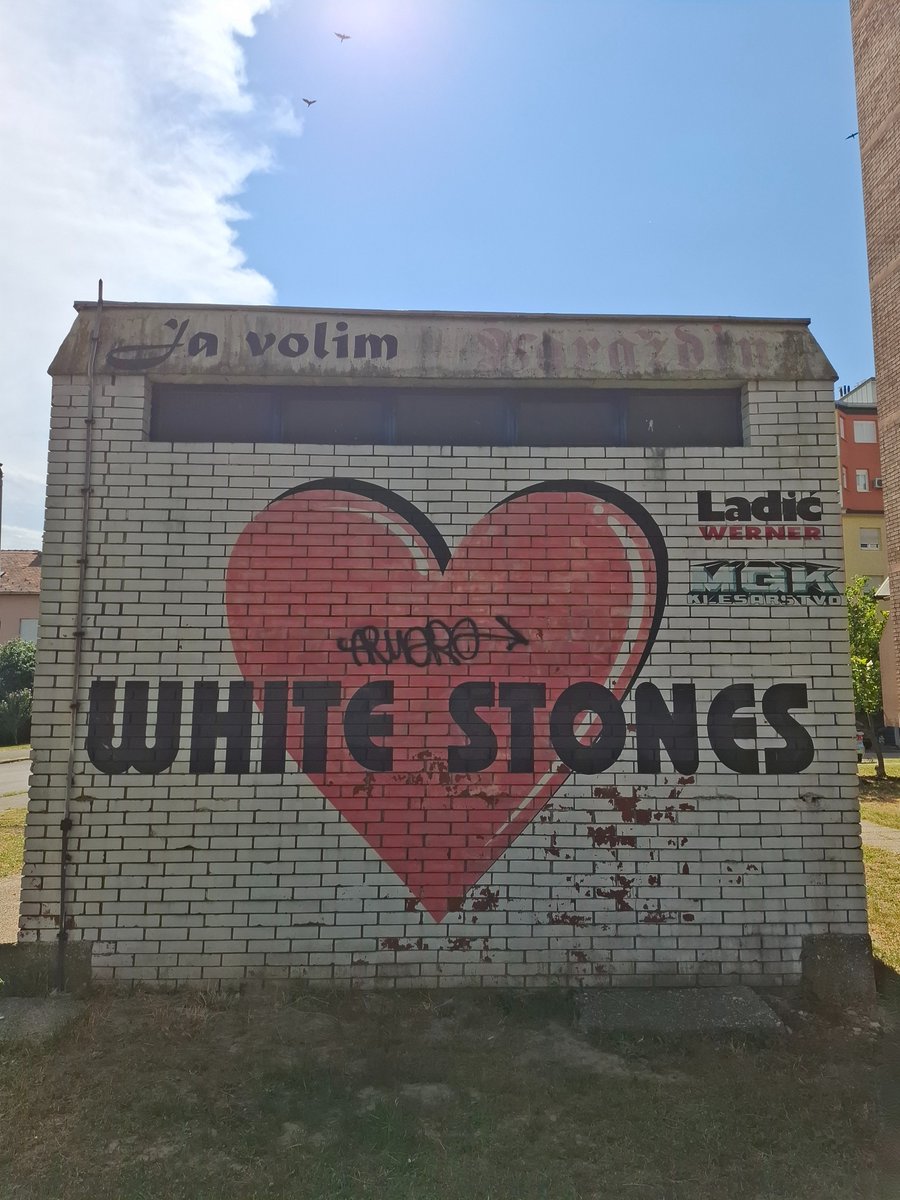 mam_nato's tweet photo. na jeden som sa vyskytol vo Varaždine. podla internetu bola najlepsia restika s detskym ihriskom ta hned pri stadione 🤷‍♂️
po meste bola vela grafitov ultras skupiny White Stones a oproti stadionu bola stara textilka Varteks, podla ktorej bol povodne klub pomenovany. male info z AI https://t.co/RJ0dCrXEeT