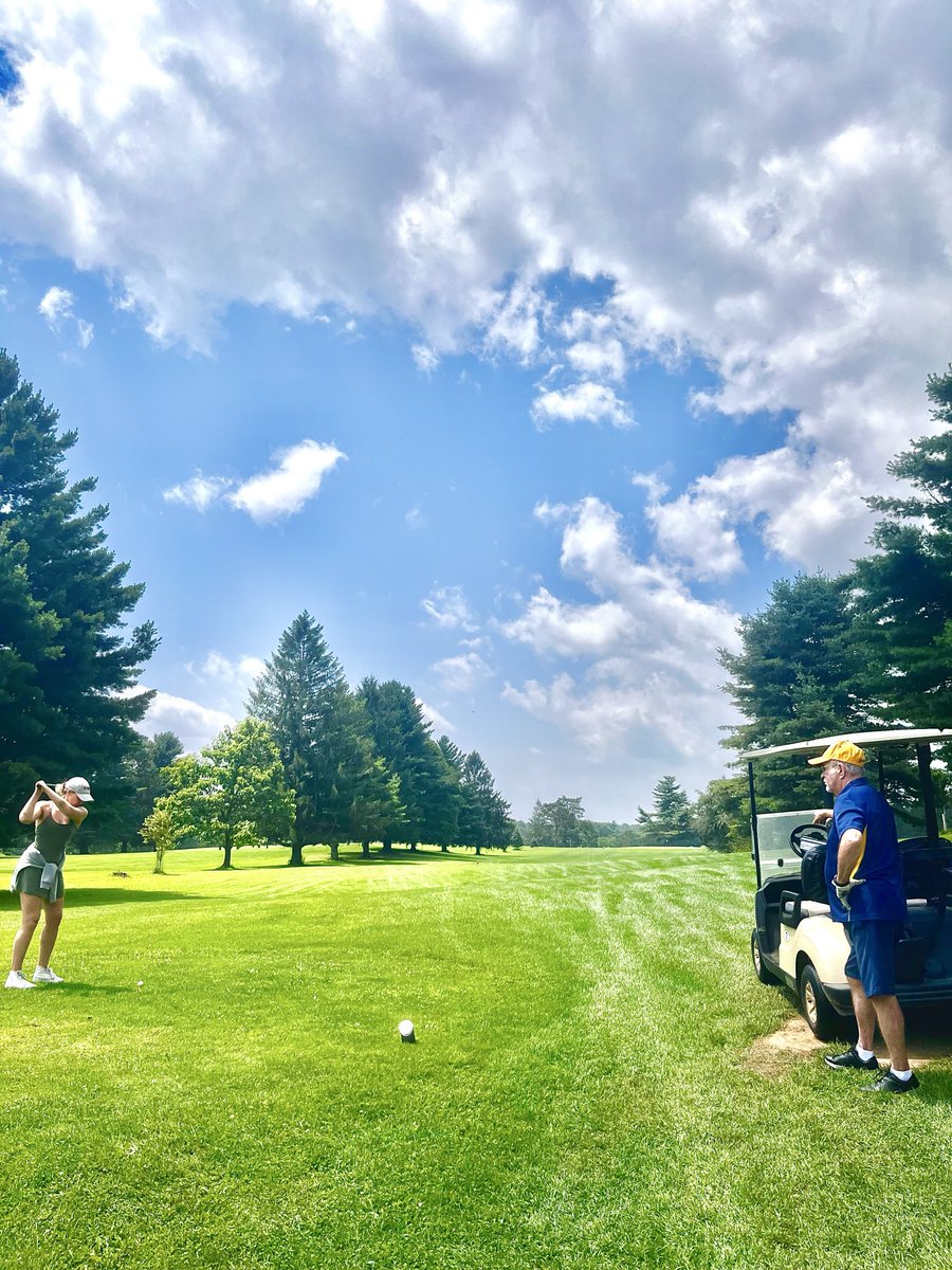 invaderziin's tweet photo. bad day to be a green apple white claw ⛳️✨🔴🟡🔵🟡 https://t.co/zmYt3vsURP