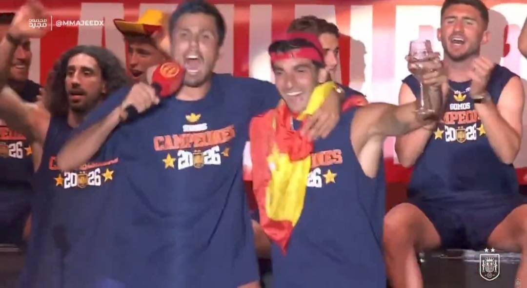 BarcaTimes's tweet photo. 🚨🎙️| Rodri: "Today I'd like to remember someone incredibly important to this group and someone very special to me. He's a player who has faced a lot of unfair criticism over the years but today he rewrote a piece of Spanish football history. Come on, let's all sing together: Ferran! Ferran! Ferran..." 🇪🇸