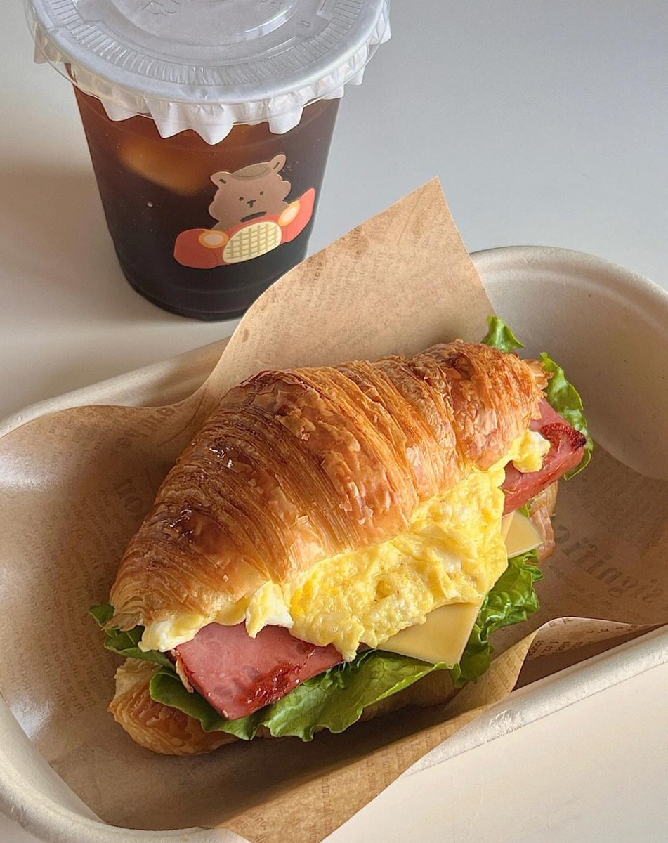 gang08099476's tweet photo. Just grabbed a warm ham and cheese croissant from the corner café and my Tuesday morning just got way better , https://t.co/DibgijbshL