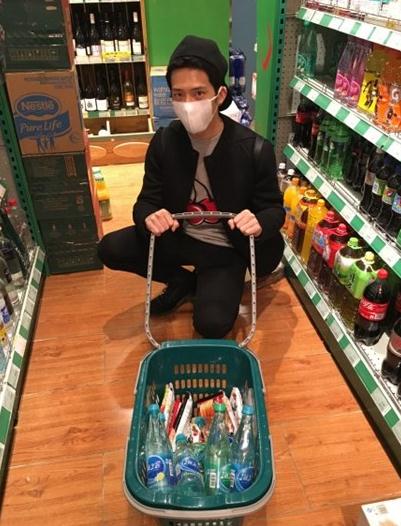 inmusic65's tweet photo. Just bombed a new joke about grocery store self-checkouts and got zero laughs — guess I’m trading mic for a loyalty card now https://t.co/ZghWK3mJYC