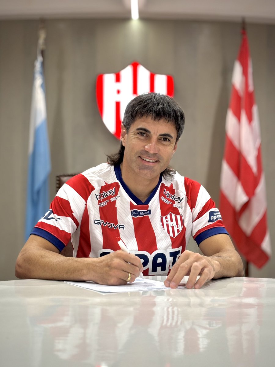 clubaunion's tweet photo. ℹ️ Victor Ignacio Malcorra ya es jugador de Unión. Firmó su contrato junto al Director Deportivo Santiago Zurbriggen y ya entrena junto al resto del plantel. 

Bienvenido a casa 🔴⚪️ https://t.co/JPK6eEkP5q