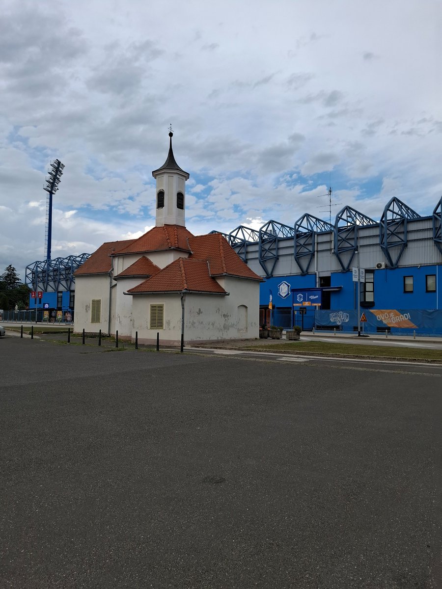 mam_nato's tweet photo. Okolo rokov 2010 – 2011, keď pôvodný klub prechádzal ťažkou finančnou krízou a funkcionári sa rozhodli zmeniť názov Varteks na NK Varaždin. White Stones odmietli premenovanie klubu a založili svoj vlastný, čisto fanúšikovský klub – NK Varteks Varaždin. Ultras na Varaždin nechodia https://t.co/b5QVGHSedH