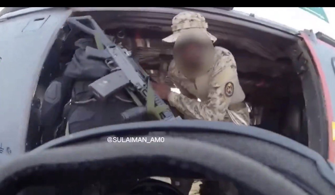 A4nnv's tweet photo. @SOLDIER_966 اول مره ادري ان عندنا بنادق sig بالسعودية احسبت الاعتماد على g36 https://t.co/Mj6bfXNYqa