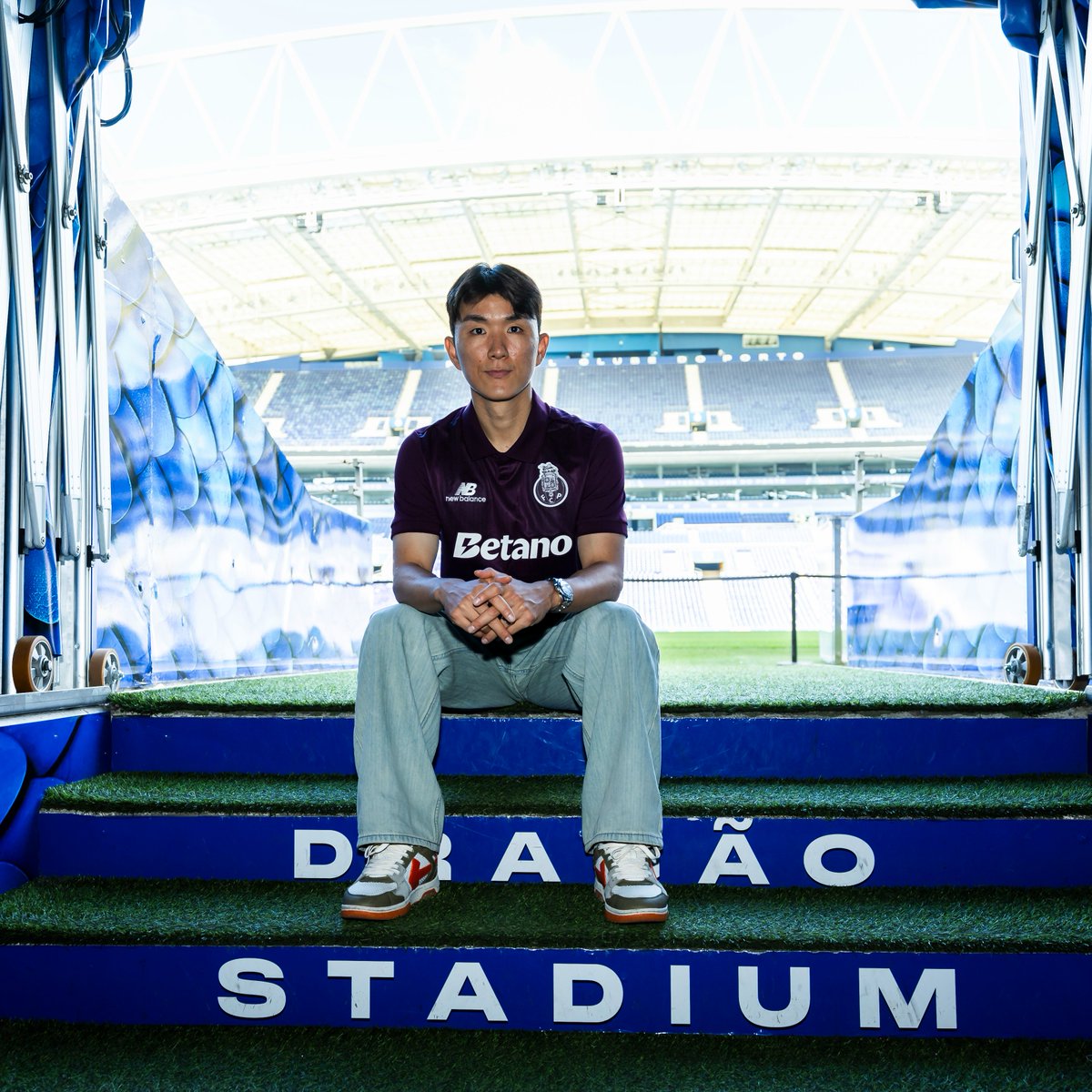 FCPorto's tweet photo. HOME 🐉🇰🇷 https://t.co/r4x0pfUdNs