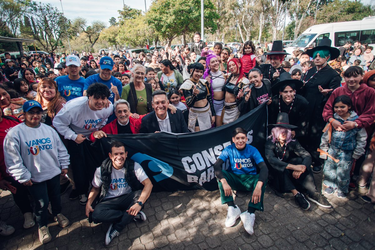 miguelsiciliano's tweet photo. VACACIONES DE INVIERNO JUNTO A LOS CONSEJOS BARRIALES

Más de 4.000 chicos y chicas de distintos barrios de #Córdoba participaron de propuestas recreativas y culturales junto a los Consejos Barriales. 🙌

🍿 Funciones de cine
🎠 Salidas a Super Park
🎶 Espectáculos para las infancias
🥪 Meriendas y momentos compartidos

Más juego, más cultura y más oportunidades para que las infancias vivan nuevas experiencias y construyan recuerdos inolvidables.

#HacerParaCrecer