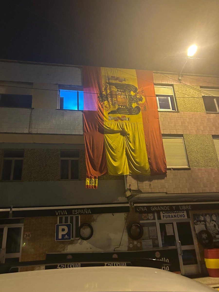 fernandomr26's tweet photo. @vocescoruna Cómo qué presunta, esta é a súa fachada agora mesmo. Presuntos periodistas sodes vos https://t.co/02JztvDswL