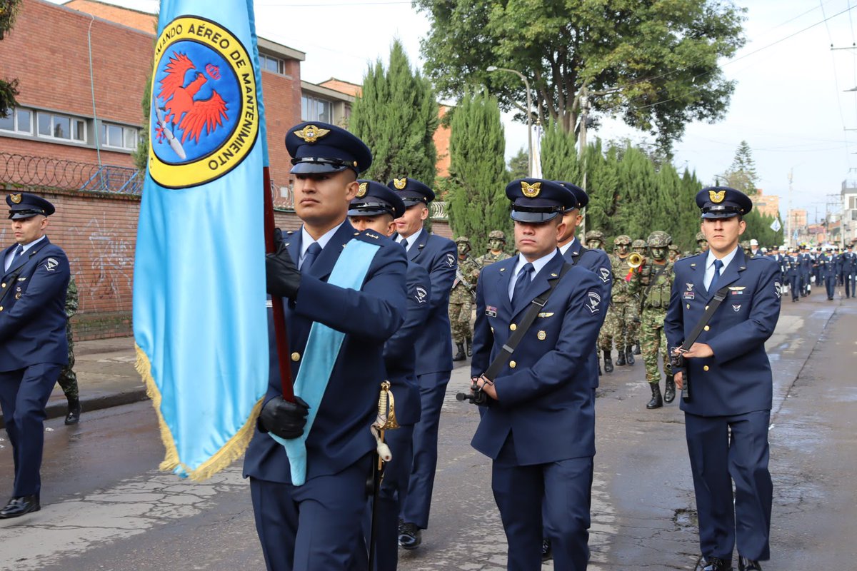 FuerzaAereaCol's tweet photo. Con honor y disciplina, el Comando Aéreo de Mantenimiento acompañó el desfile militar en Madrid y Mosquera para conmemorar los 216 años de la Independencia de Colombia. Seguimos comprometidos con la seguridad, la soberanía y el bienestar de los colombianos.
#CAMAN
#20DeJulio
#AdAstra🚀