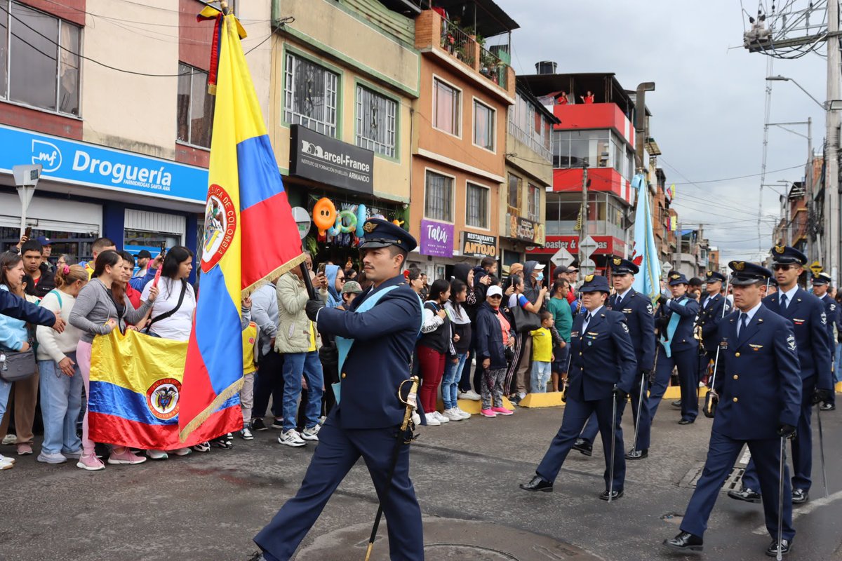 FuerzaAereaCol's tweet photo. Con honor y disciplina, el Comando Aéreo de Mantenimiento acompañó el desfile militar en Madrid y Mosquera para conmemorar los 216 años de la Independencia de Colombia. Seguimos comprometidos con la seguridad, la soberanía y el bienestar de los colombianos.
#CAMAN
#20DeJulio
#AdAstra🚀