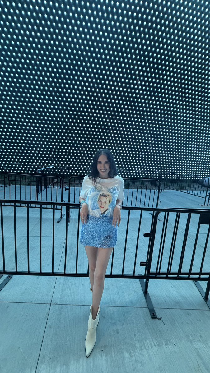 Katty_Vega's tweet photo. Some people wear a shirt. I wear a feeling  🩵 4ever a Carter girl 😉 @nickcarter #mexicancartergirl 🇲🇽 https://t.co/j7FXk66QqN