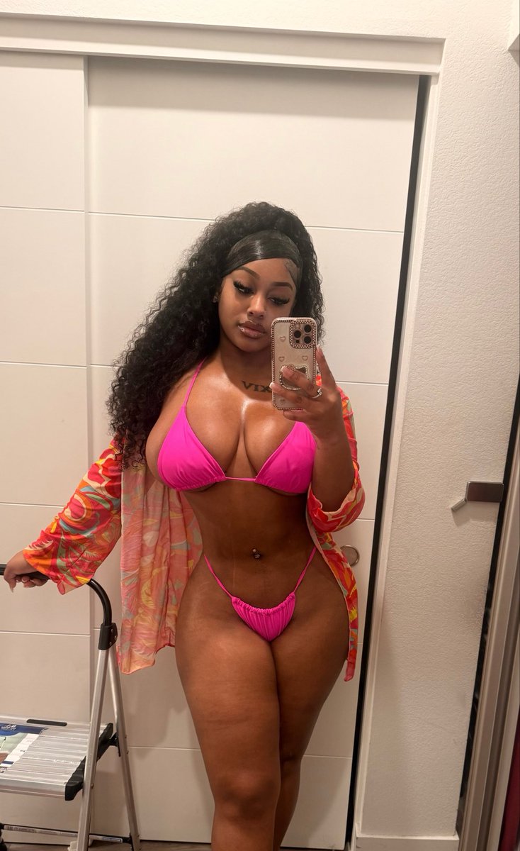 Dabombbestmari's tweet photo. One more for yall😘 https://t.co/EHjSkJt7jl