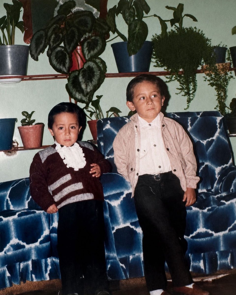 CarlosAmayaR's tweet photo. 35 años después, sigo sintiendo el mismo orgullo que siempre he sentido por ti, @JohnAmayaR.

Me emociona ver hasta dónde te ha llevado Dios. Hoy asumes la enorme responsabilidad de representar a miles de boyacenses y de colombianos desde el Senado de la República. 

Le pido a Dios Todopoderoso que te acompañe, te dé sabiduría en cada decisión, mucha fortaleza en cada desafío y que siempre cuide tu corazón. 

¡Tu humildad te hace grande 🙌🏻!

¡Te amo! Cuenta conmigo siempre 🥺.
