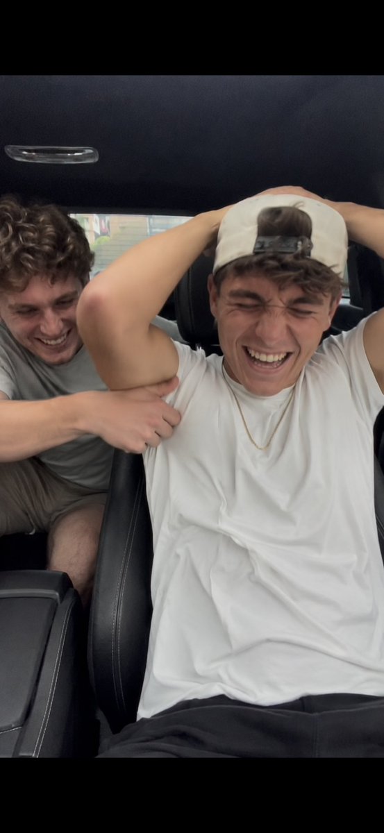supersmiling's tweet photo. Jack really didn’t wanna get tickled

#tickling #ticklish https://t.co/11JEWWbkBs