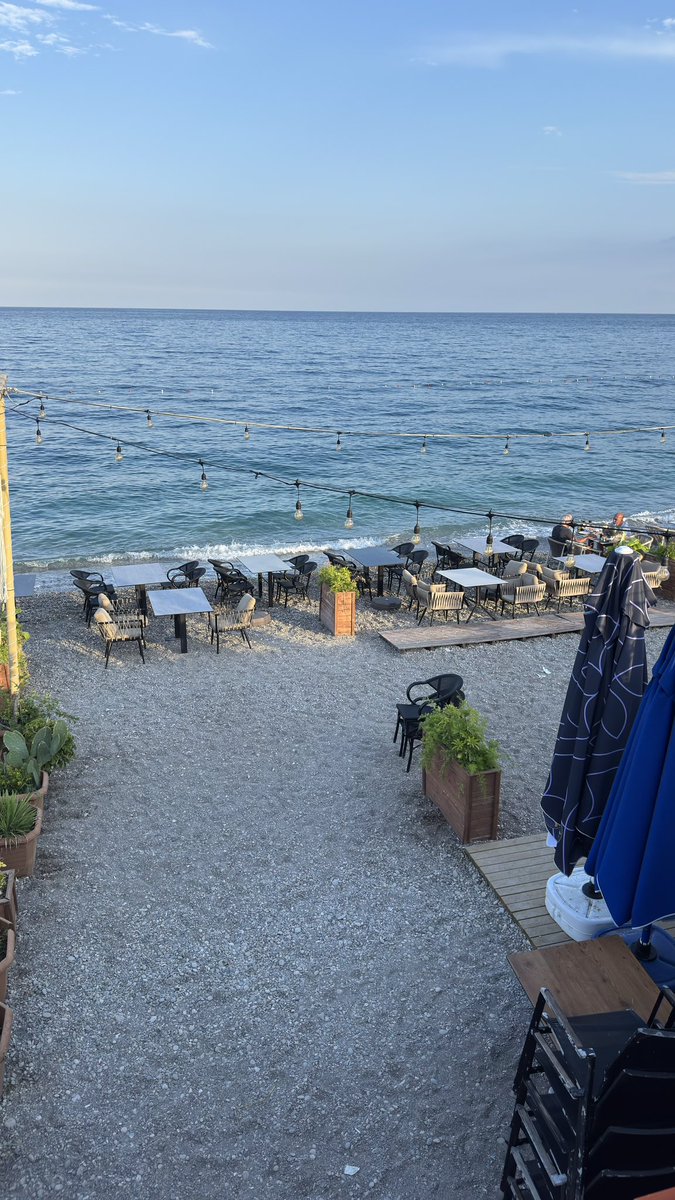 _Eren_E's tweet photo. @guvenkurtulyav Konyaaltı plajı tamamen halkın olacak. Senin gibi insanlar yüzünden o beach dediğiniz yerler işgsl etmiş durumda. Eskiden konyaaltı böyle değildi zamanında gayet nezihti ne zaman insanları ayırdınız kitle düşmeye başladı. Gentrification denir buna. Sahil Halkındır! https://t.co/nix7jHDUYp