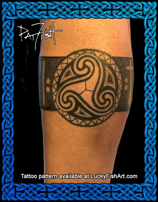 FishPat's tweet photo. The roiling waves of the sea are matched by the courage of those who sail it, and this design is a shield to protect the wearer as he makes his living on the ocean. Pattern sold here: https://t.co/ptR3IpbxjL https://t.co/Hex7UVFGGa