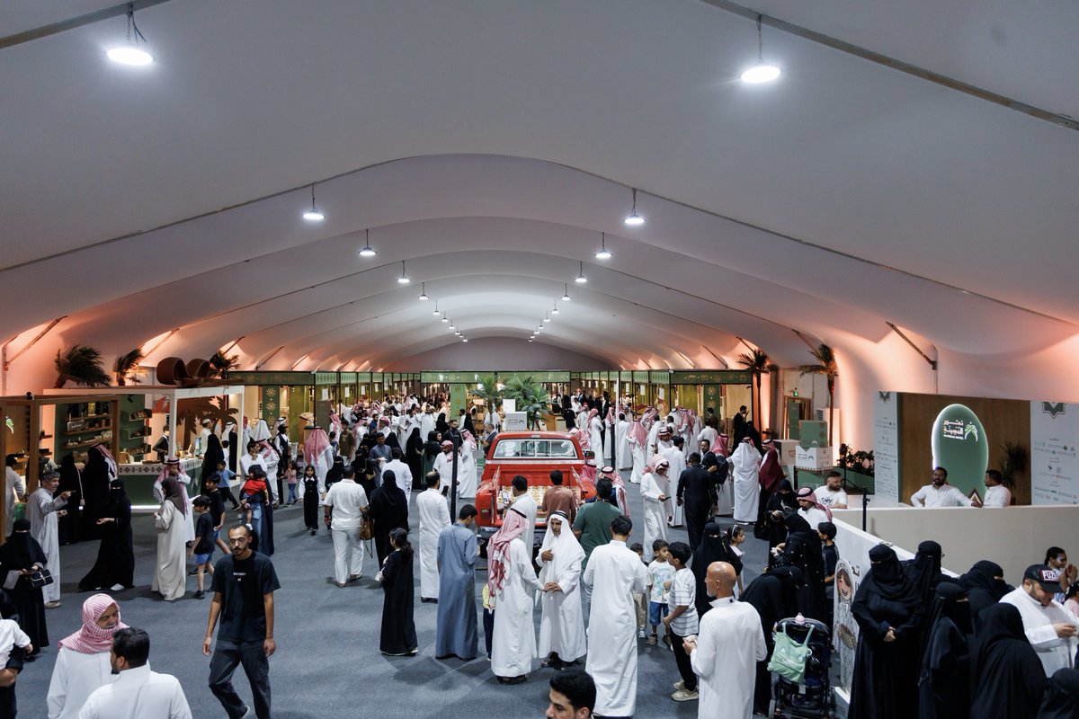 MadinaAuthority's tweet photo. مشاهد من أجواء اليوم الأول من #موسم_تمور_المدينة @MDseason_sa الذي انطلقت فعالياته في سوق #المدينة_المنورة المركزي للتمور. https://t.co/LzHtpCtlf7