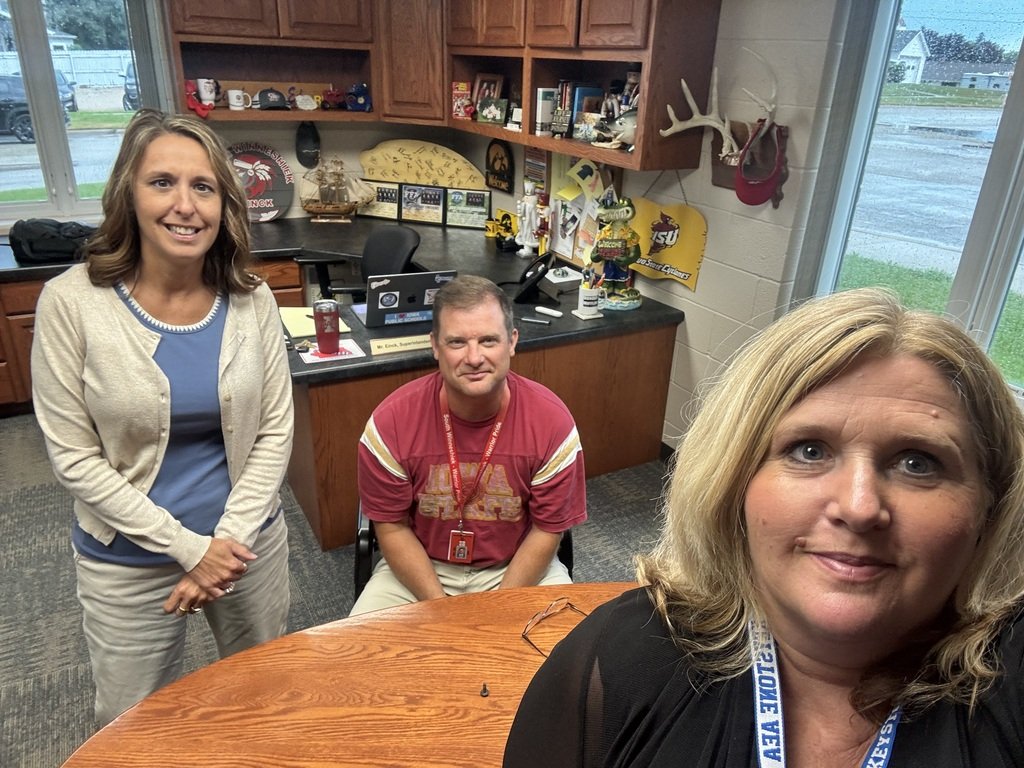 KeystoneAEA's tweet photo. Keystone AEA Corner to Corner Tour continues Day 5! 
Barb and Annette traveled to South Winneshiek CSD and Supt.  Einck shared  building/renovation project at  HS , baseball  success and collaborations in the district!

#SelfieWithSupt #GroundedForGrowth #KeystoneRoadReport https://t.co/B4DBHkyi4S