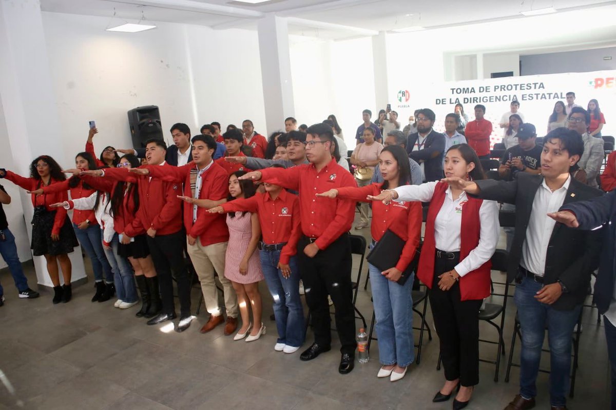 PRIdePUEBLA's tweet photo. ¡Las juventudes están listas para dar la batalla por México! 🇲🇽 Con convicción, unidad y carácter, desde Puebla alzamos la voz para defender al país y exigir cuentas a quienes han llevado la inseguridad al límite. #PRIPuebla #JóvenesXMéxico https://t.co/g95DgTwgOB