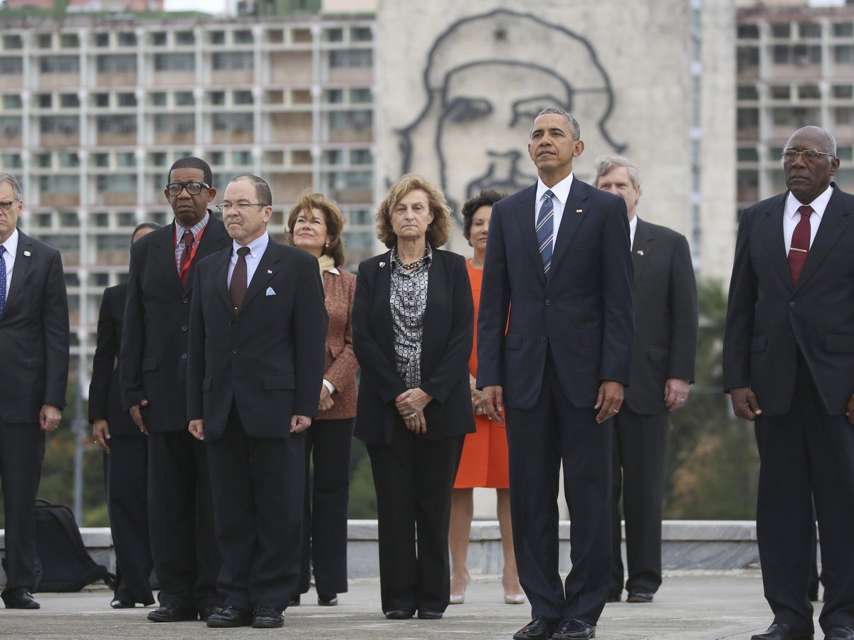 drawandstrike's tweet photo. Obama never really hid it. 

They quite deliberately posed for this picture. https://t.co/nGGkpvgSp7