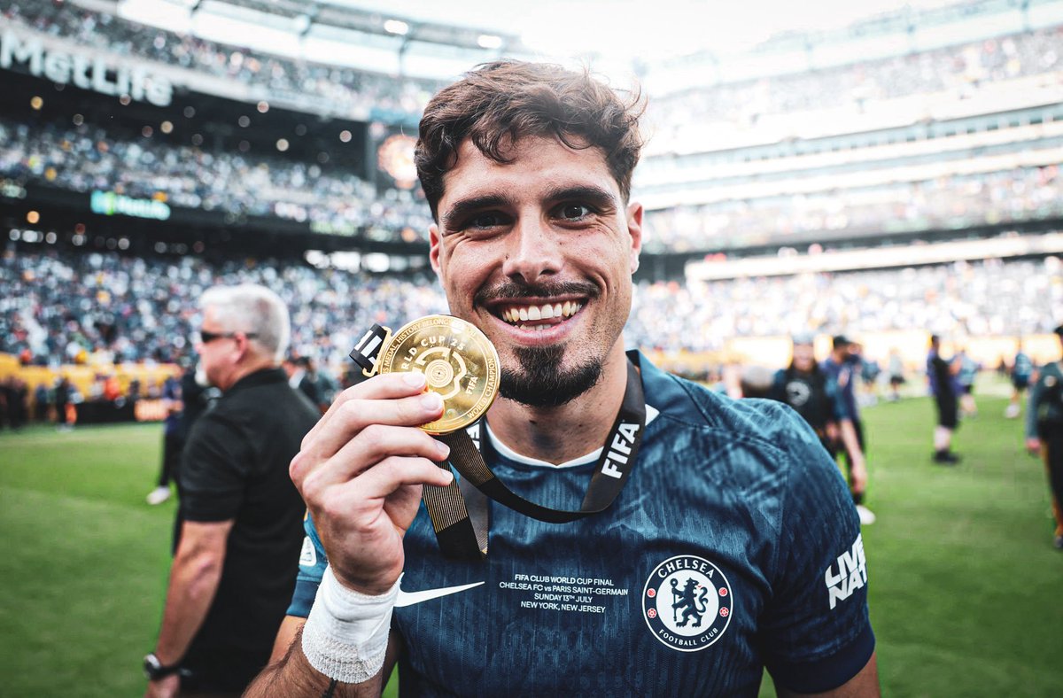 bluesofstamford's tweet photo. 🚨 Chelsea e Tottenham negociam uma troca envolvendo Pedro Neto e Cuti Romero.

Romero estaria muito interessado em se transferir para o Chelsea, enquanto Pedro Neto busca mais minutos como titular, algo que pode ser difícil com a concorrência de Morgan Rogers e Estêvão.

#CFC https://t.co/szqBiuamUK