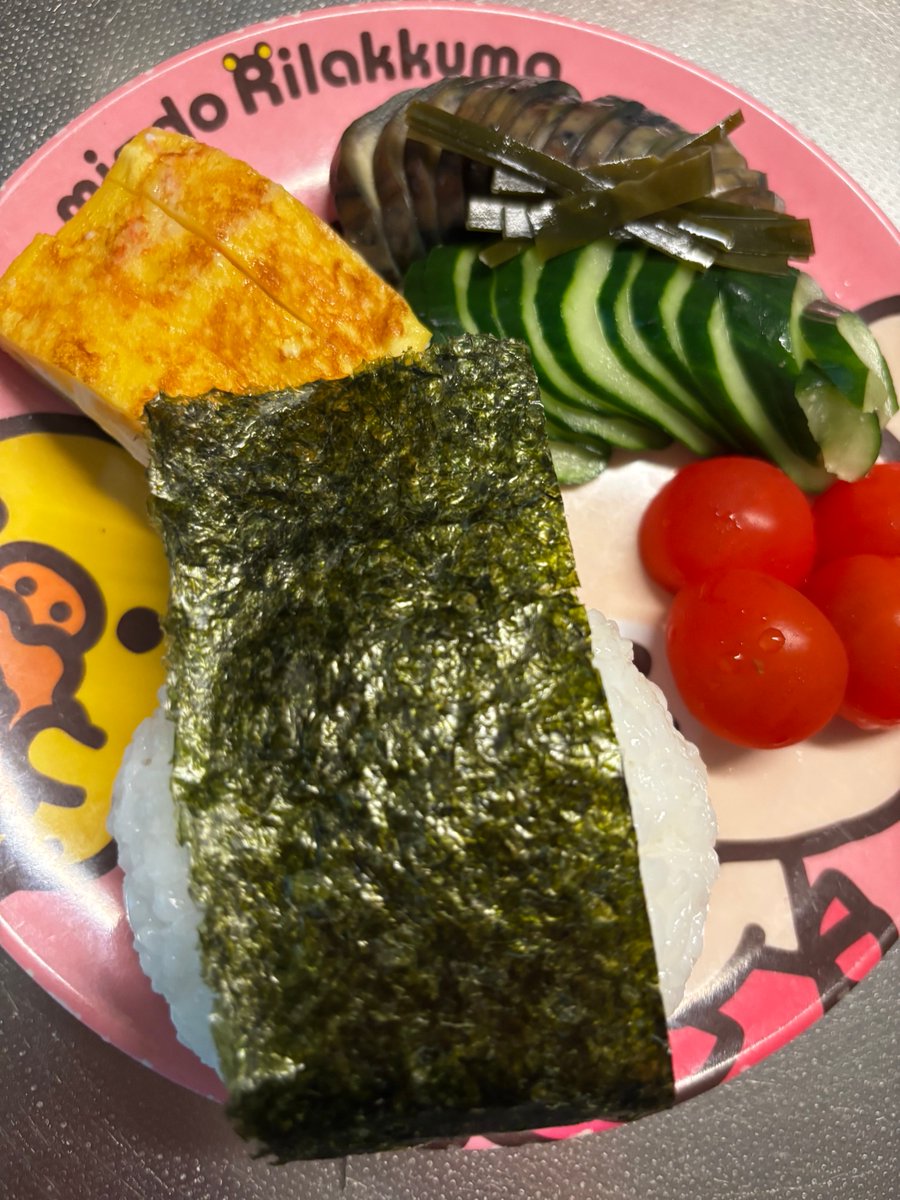 tocomo19's tweet photo. 7/21 月曜日の
#お弁当記録 と #朝ごはん記録
おはよござます
本日のお弁当は和風煮込みハンバーグ
グリンキーもね

本日の娘さんの朝ごはんは
ごま昆布おにぎりなど

本日から通常営業です
たぶん https://t.co/TQ4XsB8vSZ
