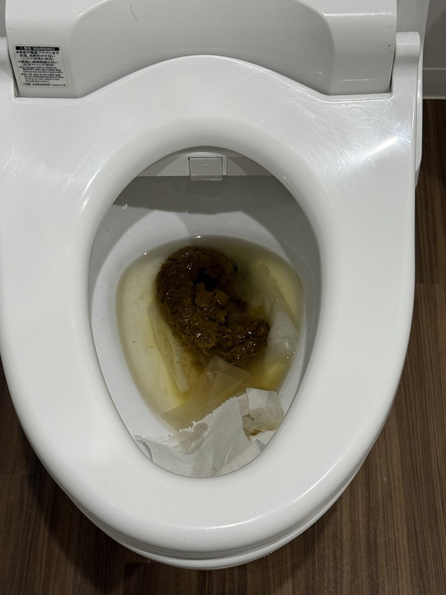 syo___1203's tweet photo. 一昨日、百均のトイレでうんこした。
お店内にトイレが1つだけで男女共用でトイレ行った時、閉まってたから待ってたら30代後半〜40代前半くらいのおばさんが出てきて入れ替わりで入ったら微かにうんこの臭いがした。自分もうんこしたかったから、うんこして出ると40代前半くらいのおばさんが待ってた https://t.co/fFySkgQlQe