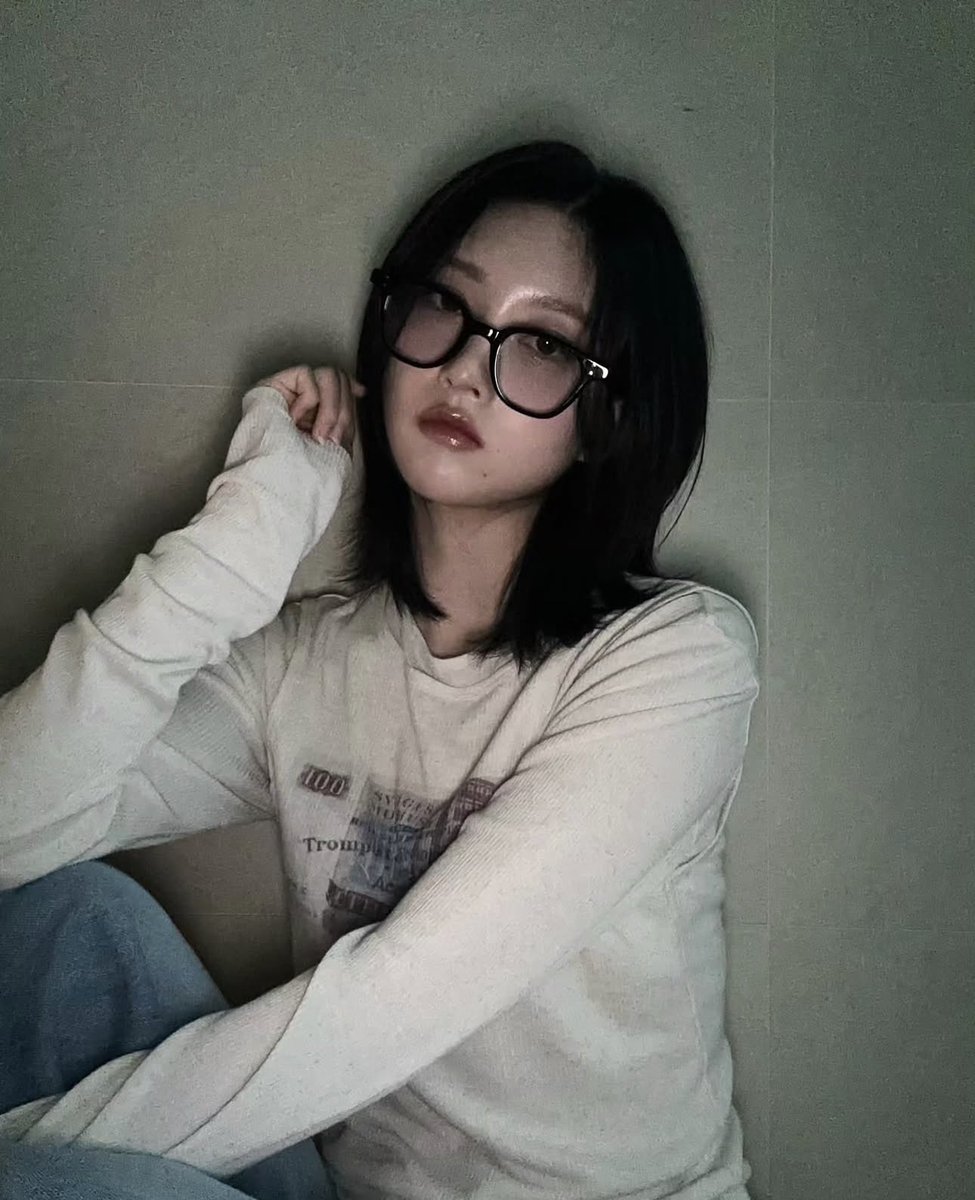 gaeulchive's tweet photo. —  🐿️ 240118 falingin__fall Instagram update (1/2) https://t.co/iBg5UV4ZOZ