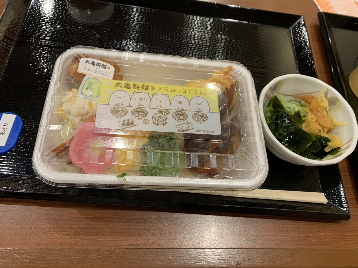 masamifreshnow's tweet photo. #今夜のごはん 
7月18日(土)
スシローさんにておすし
7月19日(日)
カルボナーラ
野菜サラダ
7月20日(月)
丸亀製麺にてうどん弁当
連休中のメニューです。すみっココラボと聞いて頼んでしまいました。結構量あっておなかいっぱいになりましたよ。ごちそうさまでした。 https://t.co/IInbV6NBVV