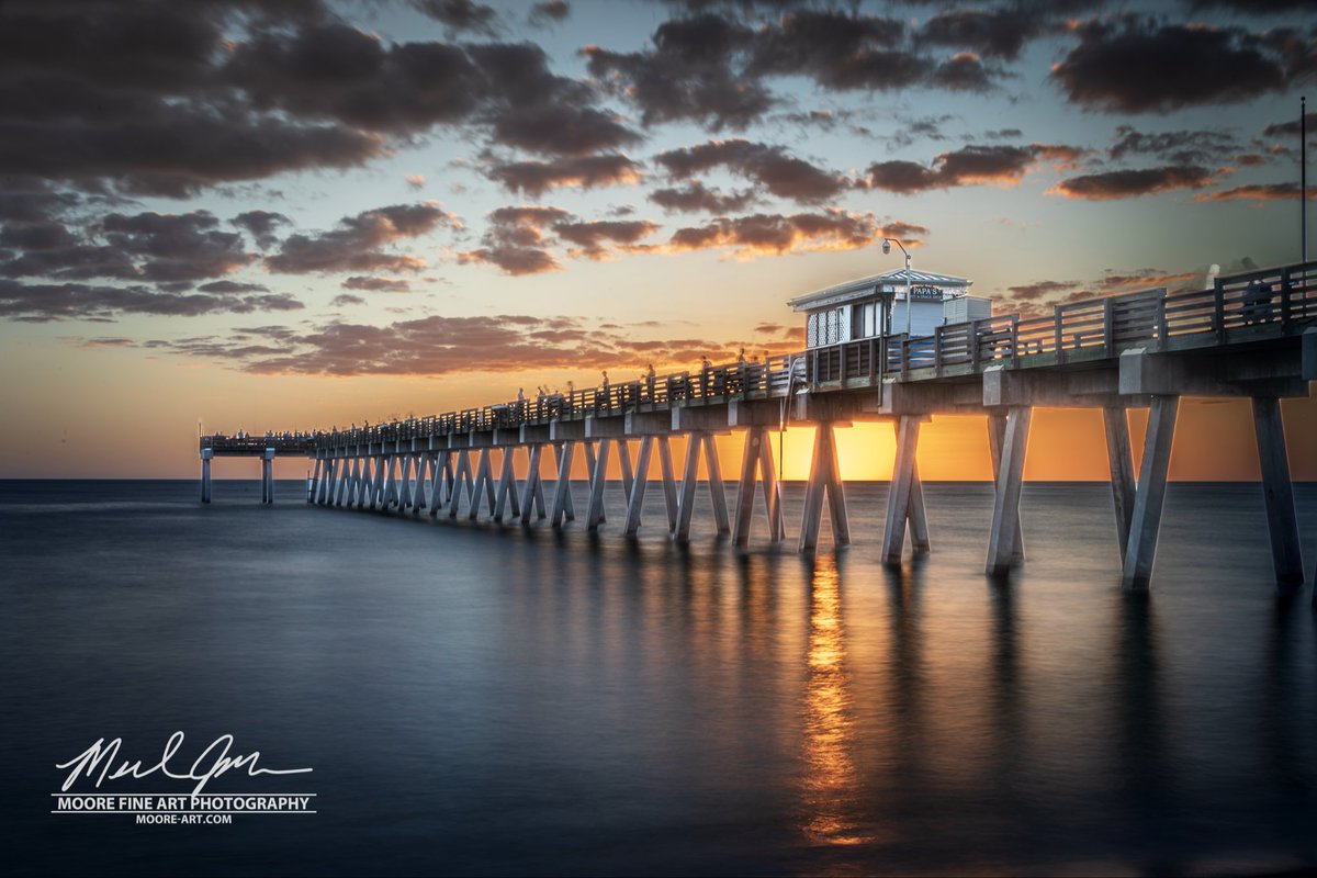 MichaelMooreLV's tweet photo. Some scenes don’t need to be loud to make an impact. The calm water, soft light, and steady lines of the pier create a peaceful kind of energy that I really enjoy photographing.

Hits the bottoms for Moore!

#MooreFineArt #CoastalPhotography #PierArt #SunsetViews #FloridaVibes https://t.co/K9iR0gK6Va