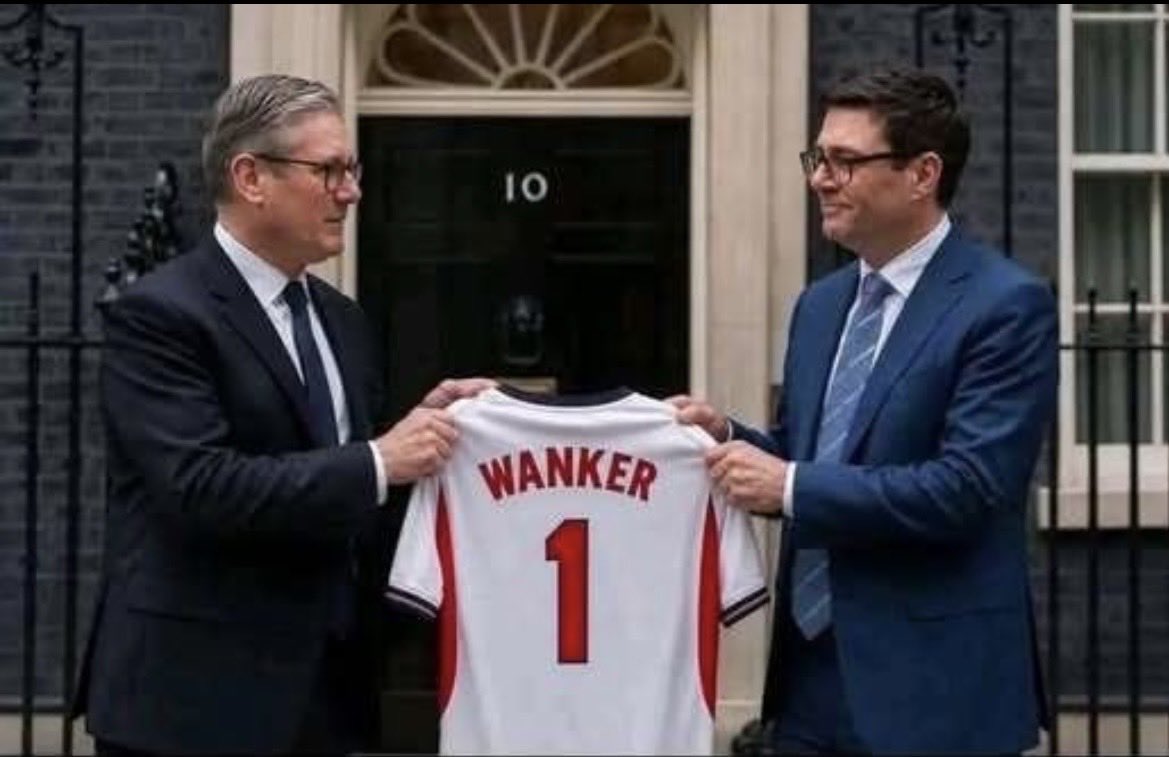 British1Lioness's tweet photo. The exchange of one Fabian wanker for another. https://t.co/kuCyz3Ihz1