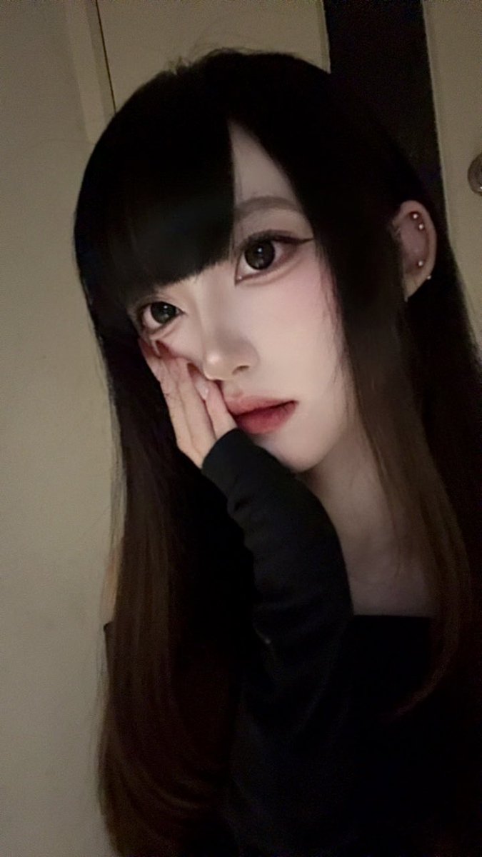 pupeur's tweet photo. 那会减肥减得是真狠啊 现在又他妈胖了 但还是比以前瘦很多了 https://t.co/wcastjcFwg