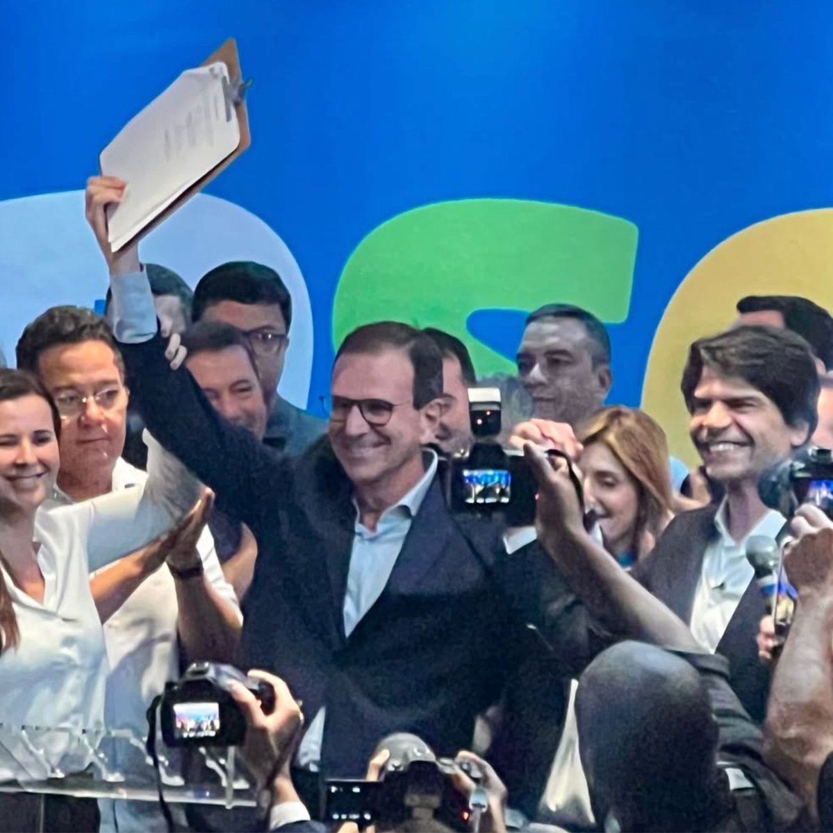 eixopolitico's tweet photo. 🇧🇷 PSD oficializa candidatura de Eduardo Paes ao governo do Rio de Janeiro. https://t.co/MyeSCDid0a