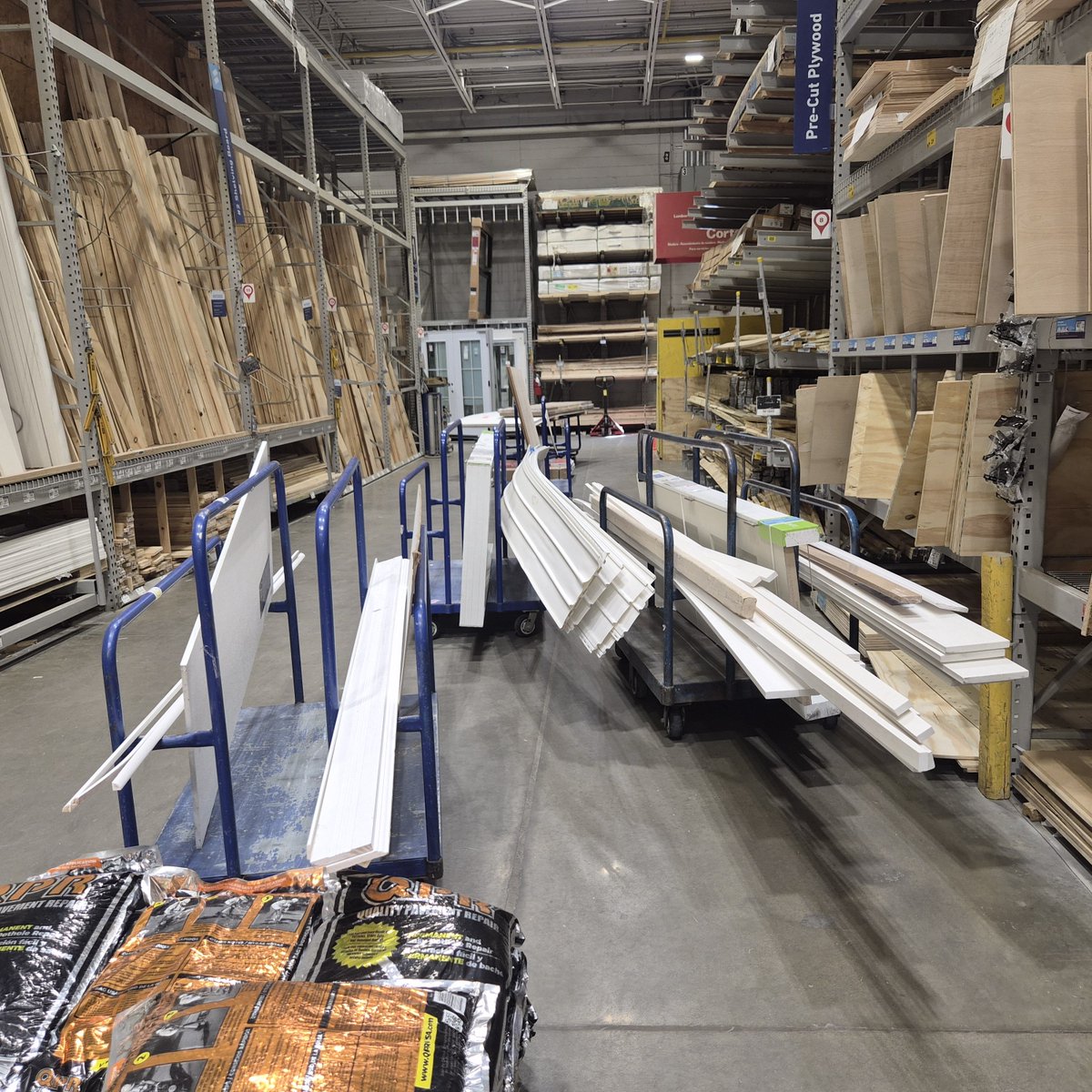 delfpix's tweet photo. Gotchased out of a job by the Lowe'sin PlymouthMeeting, PA for being a"bad fulfillment team lead"went back to pickup an order(which the entirely new team fucked up) and saw how orders were pulled. These are the exact things I was labeled disorganized and a failed team lead for https://t.co/5mDSYKxDQO