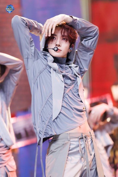 heeinorbit's tweet photo. unhealthy obsession with his waist 😵‍💫 https://t.co/ngTFlFX5wW