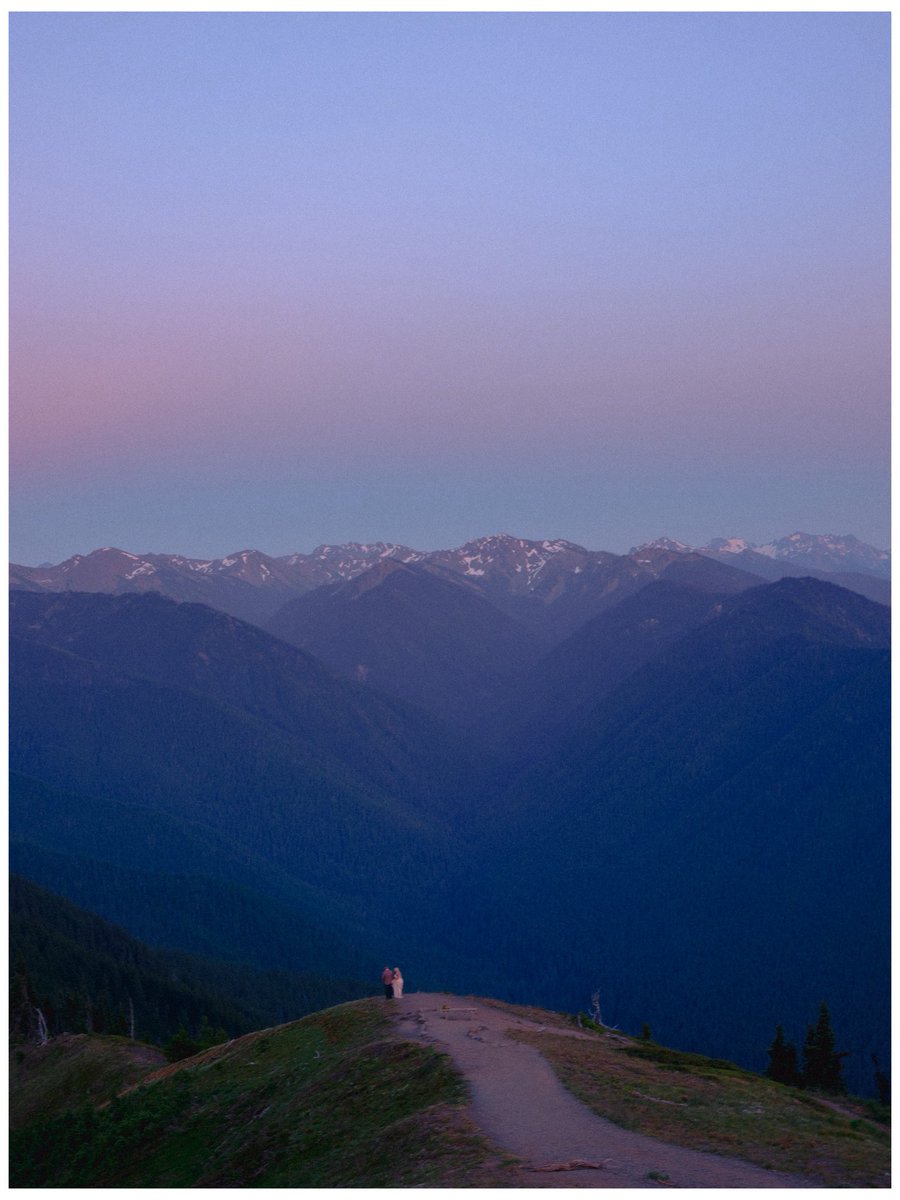 nev_in_color's tweet photo. blue hour in the pacific northwest. https://t.co/NIW7ylUxea